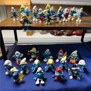 Blue vintage Smurf Collectible (1969 1977)